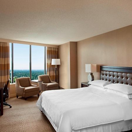 Sheraton Ґрінсборо Номер фото