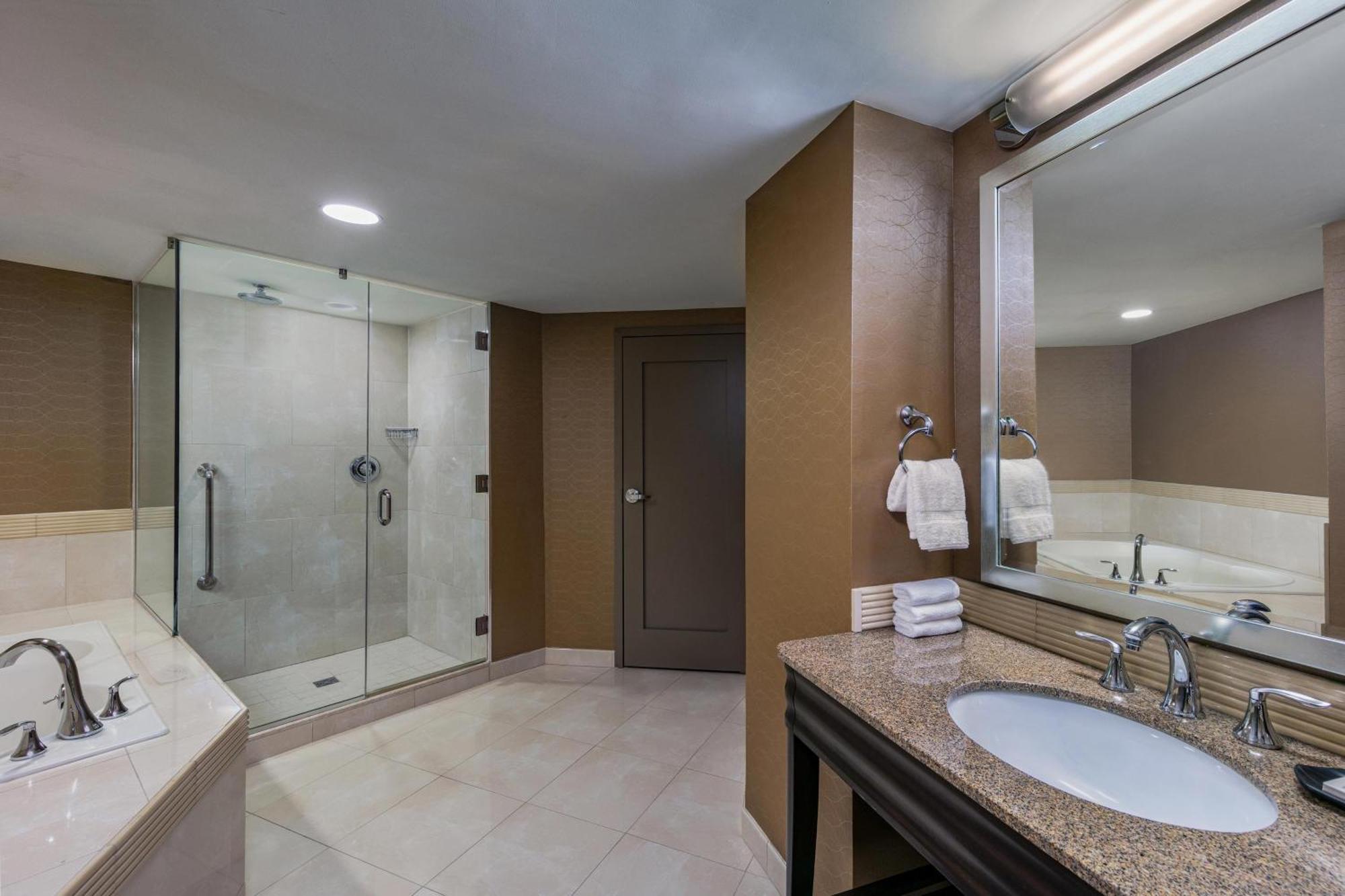Sheraton Ґрінсборо Екстер'єр фото