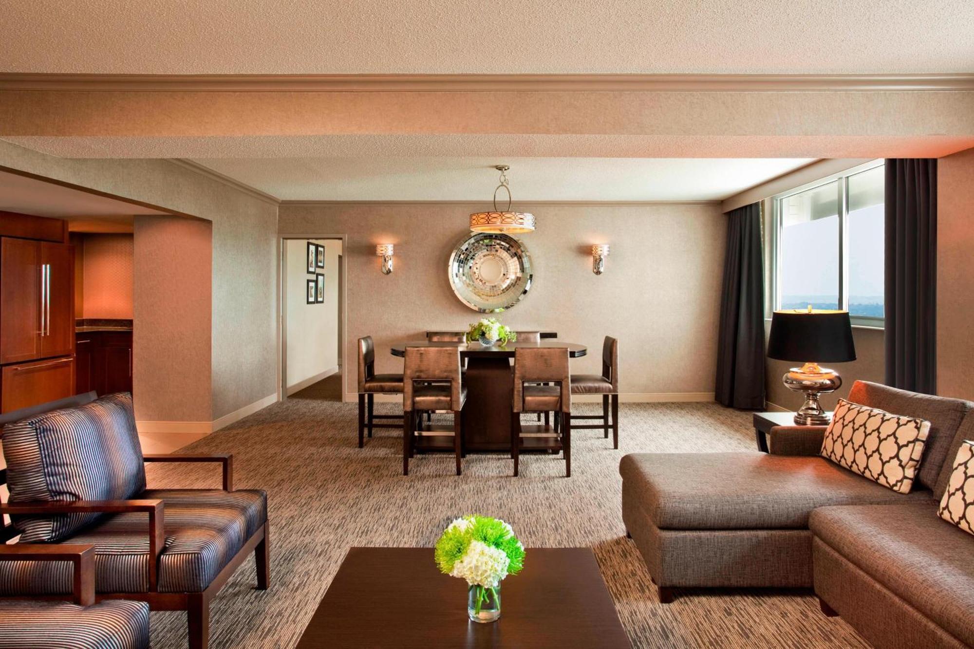 Sheraton Ґрінсборо Екстер'єр фото