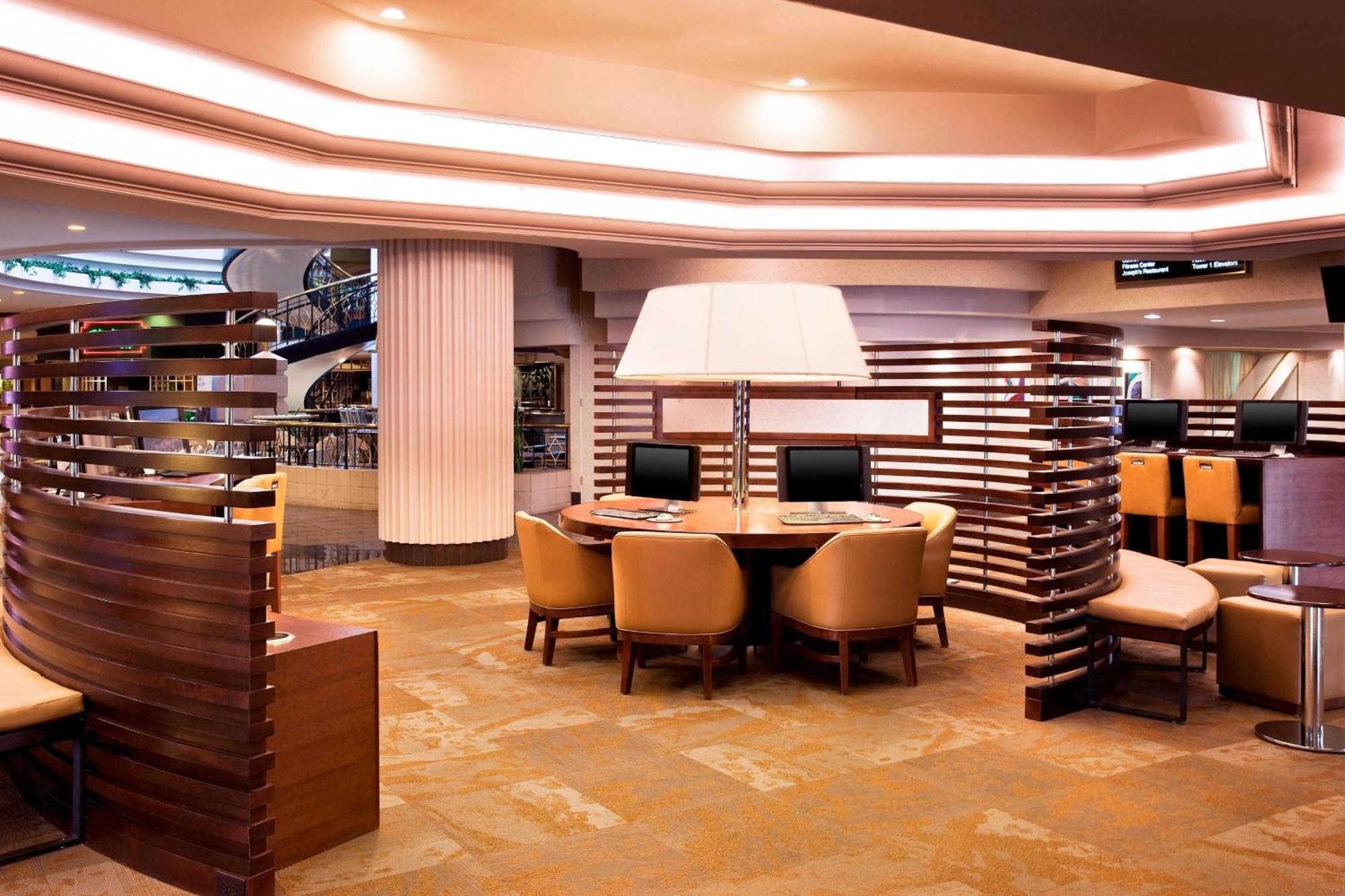 Sheraton Ґрінсборо Екстер'єр фото